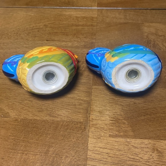 Rooster Salt & Pepper Shakers Ceramic Colorful - Picture 6 of 6